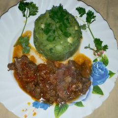 A picture of Mokimo and beef stew.
