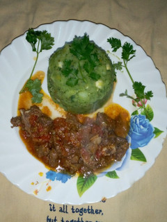 A picture of Mokimo and beef stew.