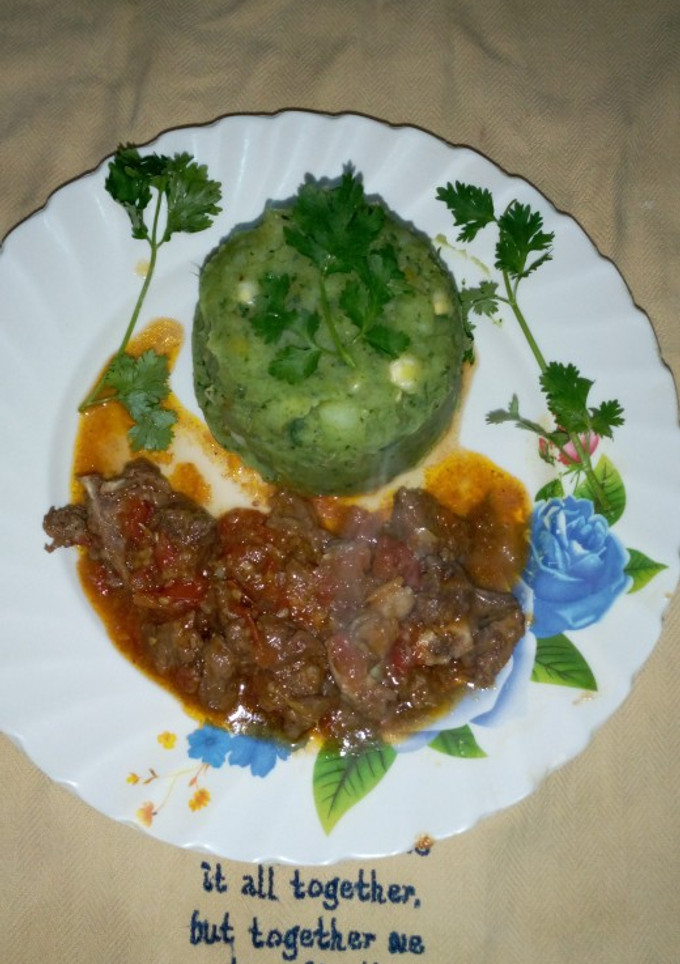 A picture of Mokimo and beef stew.