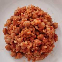 Una foto de Garbanzos con sofrito y arroz integral