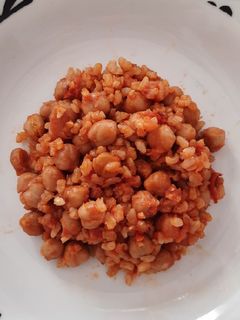 Una foto de Garbanzos con sofrito y arroz integral