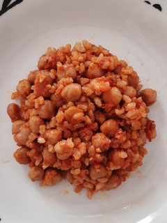 Una foto de Garbanzos con sofrito y arroz integral