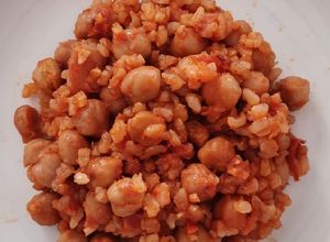 Foto principal de Garbanzos con sofrito y arroz integral