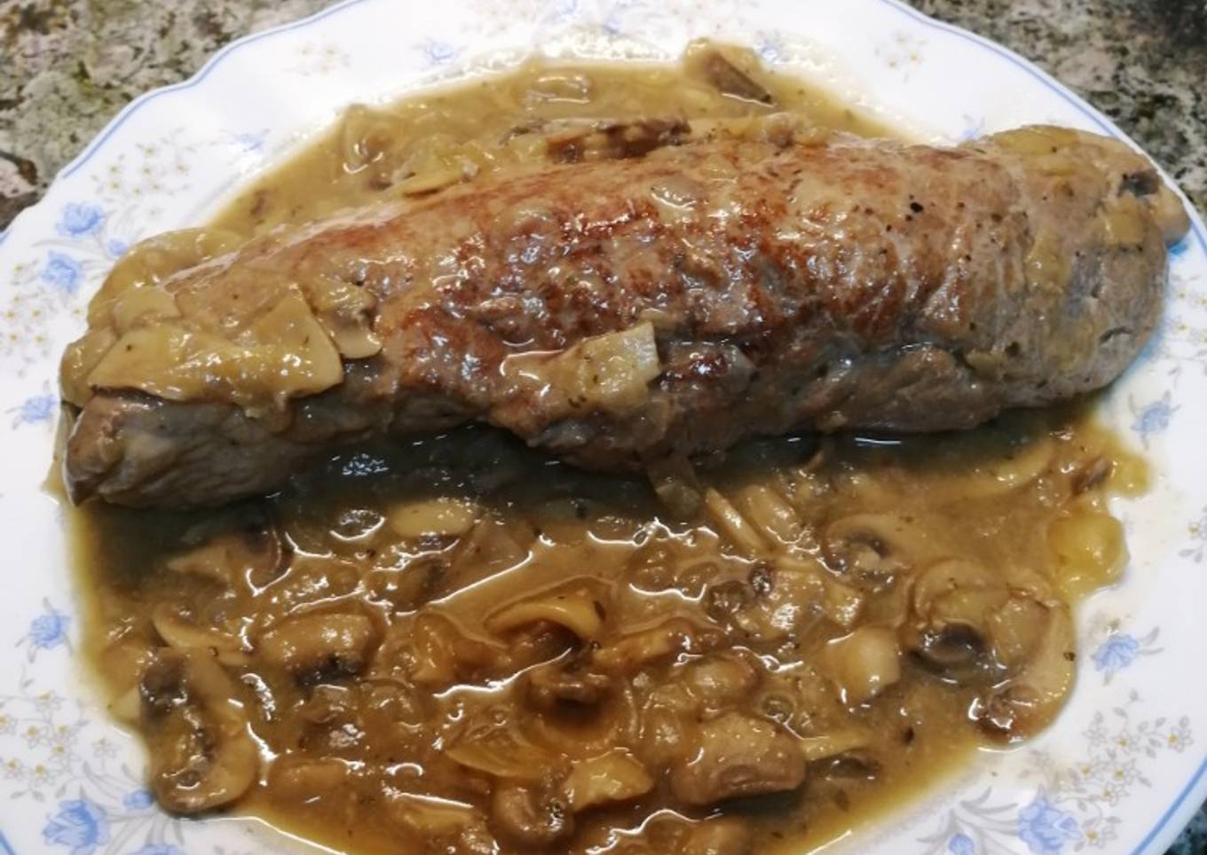 Solomillo de cerdo con salsa de champiñones y cerveza