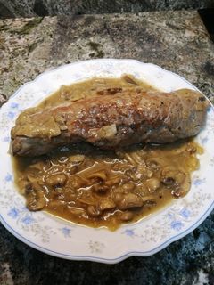 Una foto de Solomillo de cerdo con salsa de champiñones y cerveza