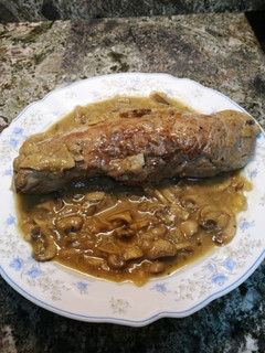 Una foto de Solomillo de cerdo con salsa de champiñones y cerveza