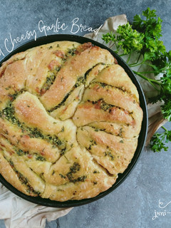 Foto resep 41.2~ Braided Cheesy Garlic Bread