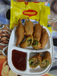 મેગી ચીલી પોપર્સ (Maggi Chilli Poppers Recipe In Gujarati) રેસીપી મુખ્ય ફોટો