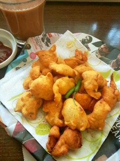 बेसन की पकोड़ा (besan ki pakoda recipe in Hindi) रेसिपी मुख्य फोटो