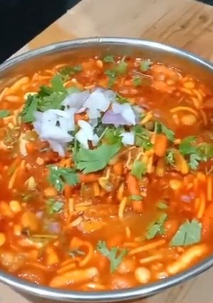 A picture of Misal Pav.