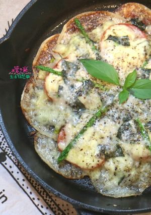 培根蘆筍餃皮披蕯【免烤平底鍋版】 的食譜成品照片