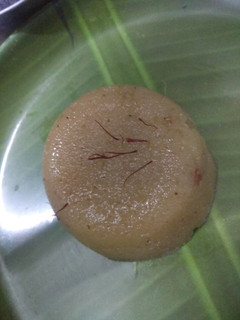 குங்கும பூ கேசரி (saffron kesar) செய்முறை முக்கிய புகைப்படம்
