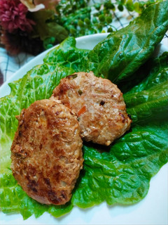 青蔥蔬檸香雞肉漢堡排 的食譜成品照片