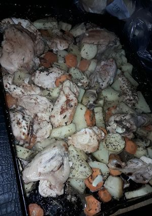 Una foto de Pollo al horno con papas!
