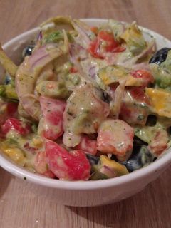Una foto de Ensalada "Power Salad" con Salsa de Yogur