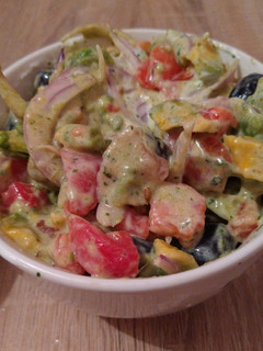 Una foto de Ensalada "Power Salad" con Salsa de Yogur