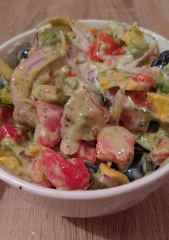 Una foto de Ensalada "Power Salad" con Salsa de Yogur