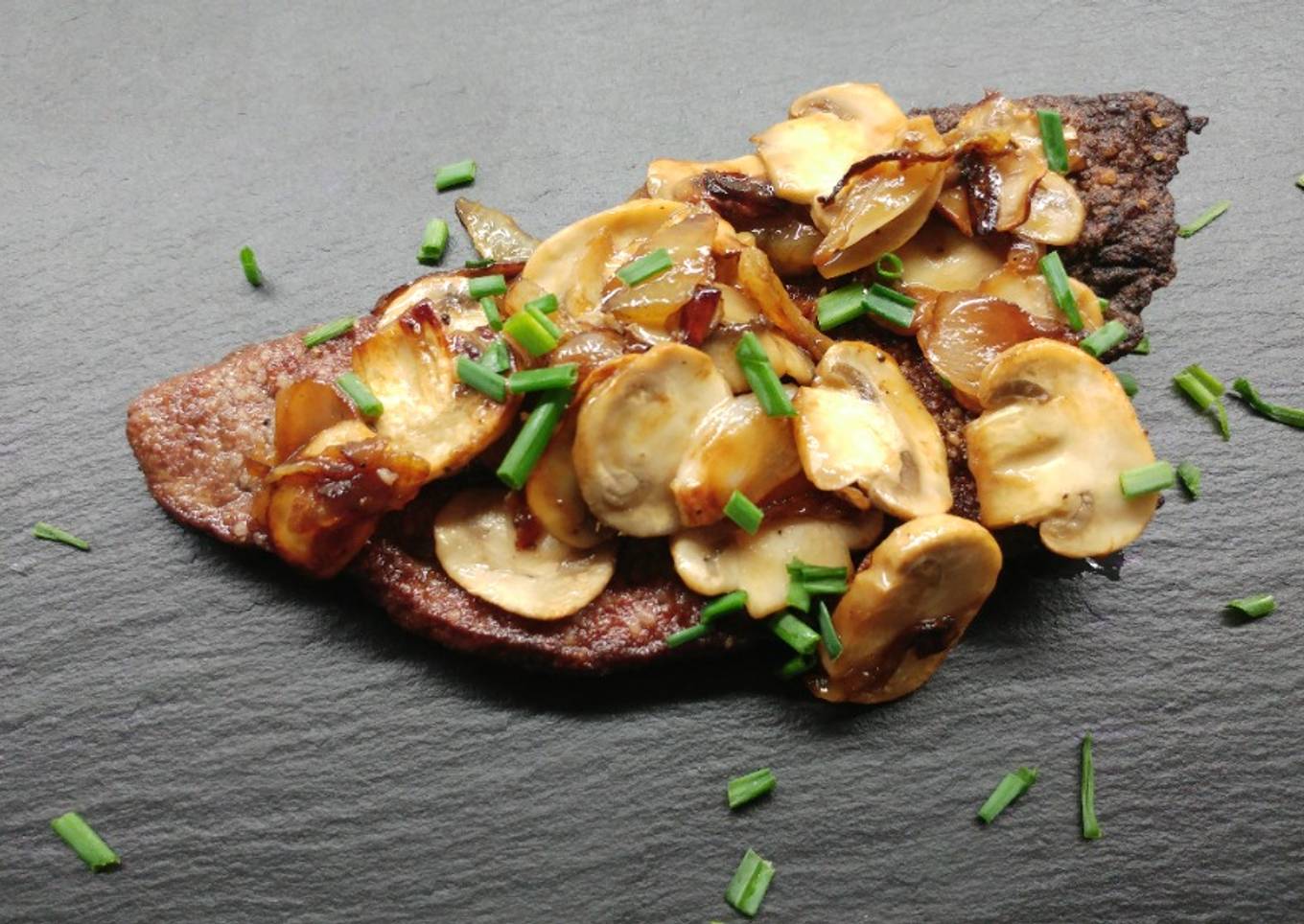Los filetes de hígado al champiñón