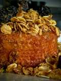 Torrijas españolas cubiertas con granola y miel de abejas