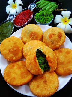 हरे मटर की कचौड़ी (hare matar ki kachodi recipe in Hindi) रेसिपी मुख्य फोटो