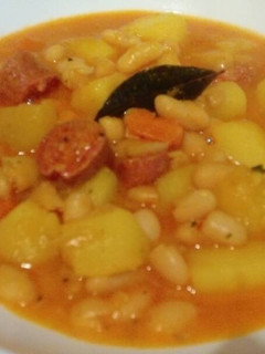 Una foto de Potaje judías blancas con chorizo