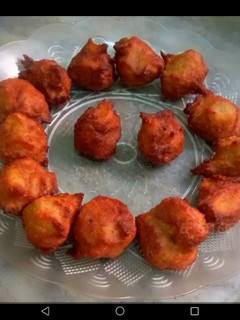 வாழைப்பழ போண்டா (Vaazhaipazha bonda recipe in tamil) செய்முறை முக்கிய புகைப்படம்