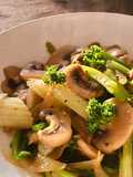 🌱 Nấm Mỡ Xào Cần Tây (Vegan)