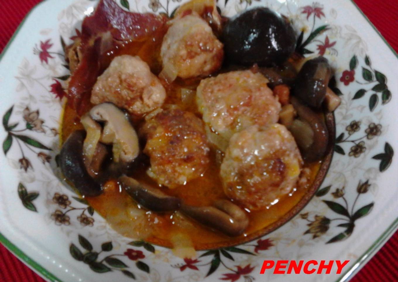 Albondigas con jamón Ibérico y setas en salsa