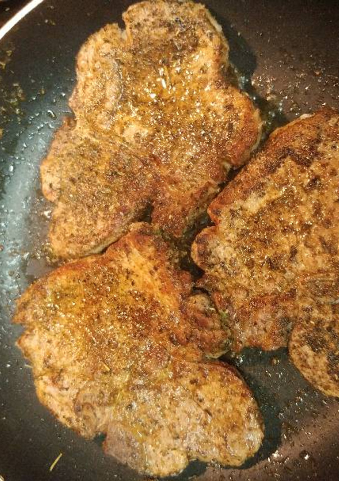 A picture of Sage Pork Chops with Preserve Sauce.