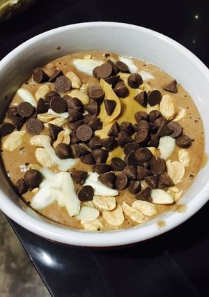 Una foto de Smoothie bowl de chocolate y crema de maní