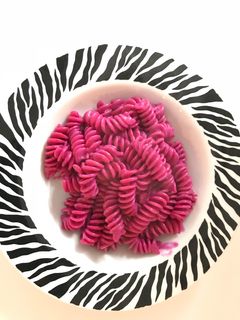 Foto di Fusilli integrali al pesto di barbabietola