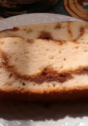 Una foto de Bizcocho marmolado de canela