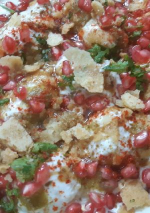 A picture of Dahi bhalla chat.