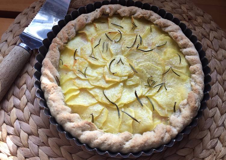 Easiest Way to Prepare Ultimate Crostata salata con ricotta, mortadella, groviera e patate