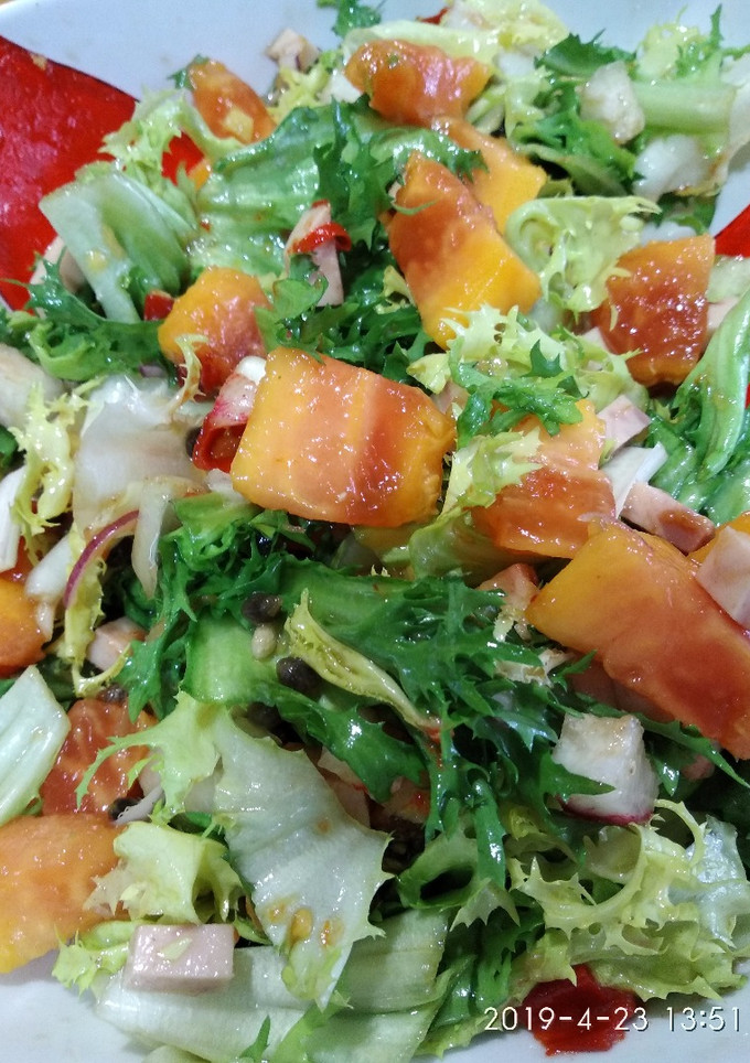 Una foto de Ensalada de escarola y papaya