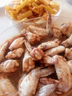 Una foto de Alitas de pollo en salsa de soja y miel