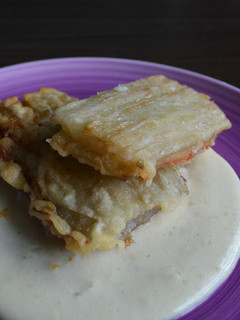 Una foto de Pencas rellenas con salsa de queso azul