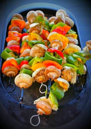 A picture of Mike's Chicken Shish Kebabs & Tzatziki Sauce.