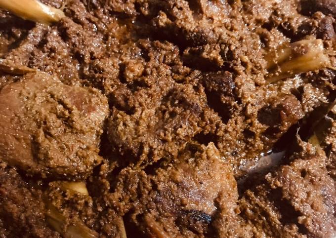 Cara Gampang Menyajikan Rendang yang Bikin Ngiler