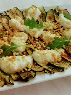 "Grillezett cukkini" mogyorós chilis joghurttal recept fotója