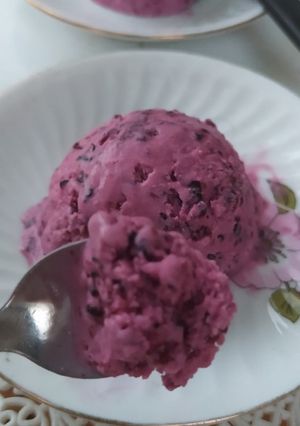 Una foto de Helado De Queso Crema Y Moras
