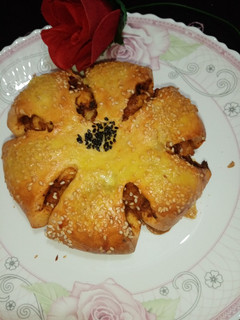 A picture of Masala fried chicken fillet stuffed bun in pateela.