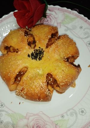 A picture of Masala fried chicken fillet stuffed bun in pateela.