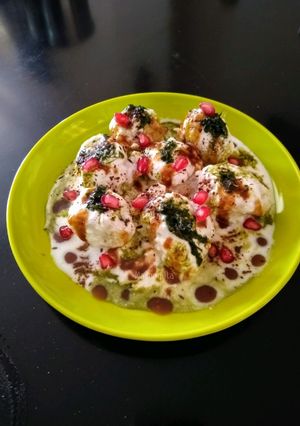 A picture of Dahi Vada.