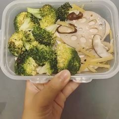 Steamed ginger chicken with sesame oil A picture of Steamed ginger chicken with sesame oil.