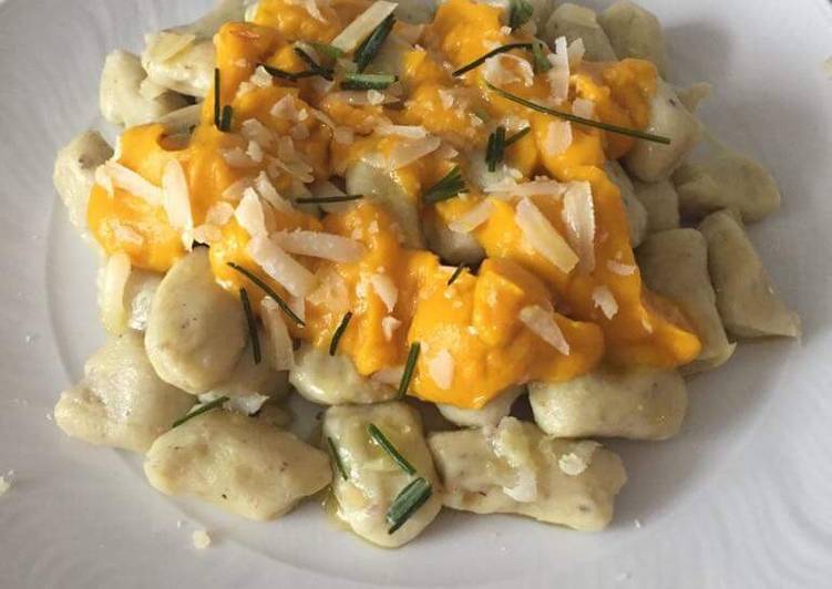 Gnocchi ai pistacchi in salsa di zucca