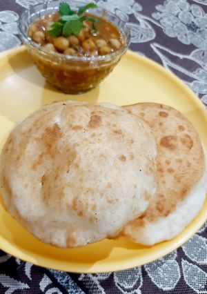 A picture of Chole bhature.