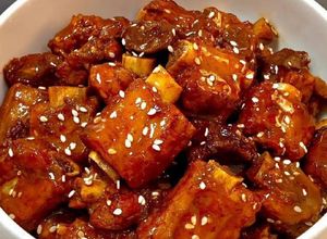 Hình của món Sườn xào chua ngọt.