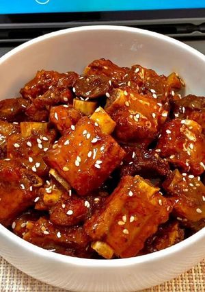 Hình của món Sườn xào chua ngọt.