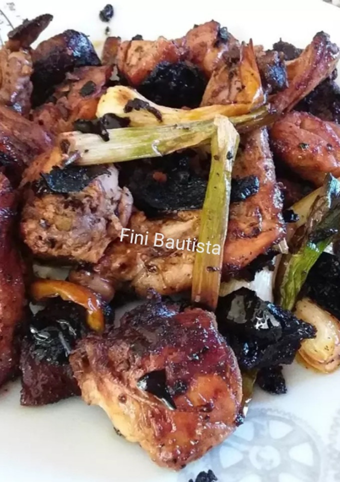 Una foto de Conejo frito con ñora y ajos tiernos